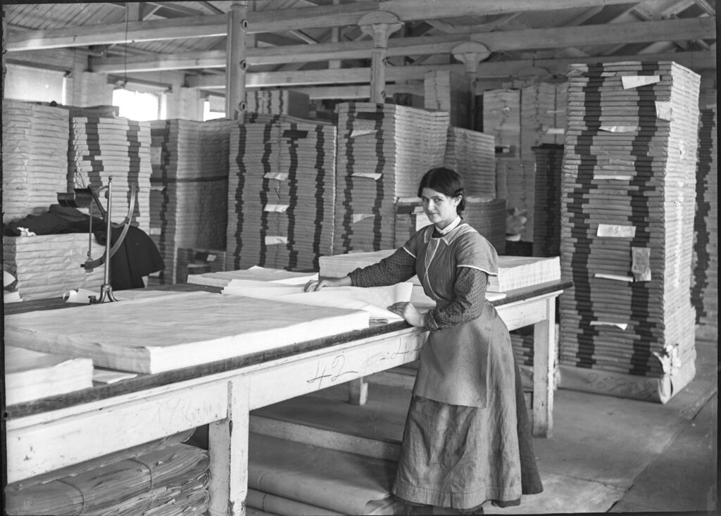 Sankey Photograph, image no. 3020. Early 20th Century. Paper Mill female employee Counting Paper In Reams. © Sankey Family Photography Collection